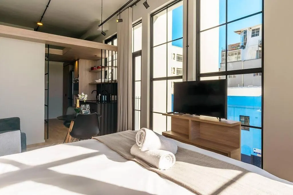 Sun Filled Contemporary Apartment In The East City Cape Town